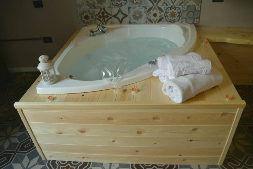 Wineexperience- Wine&Jacuzzi Suite Lecce Kültér fotó