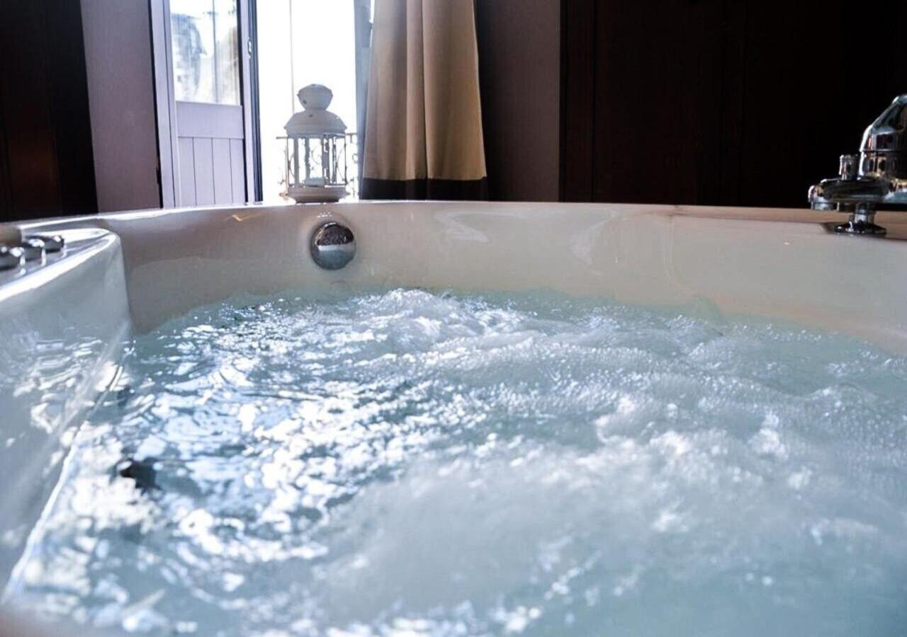 Wineexperience- Wine&Jacuzzi Suite Lecce Kültér fotó