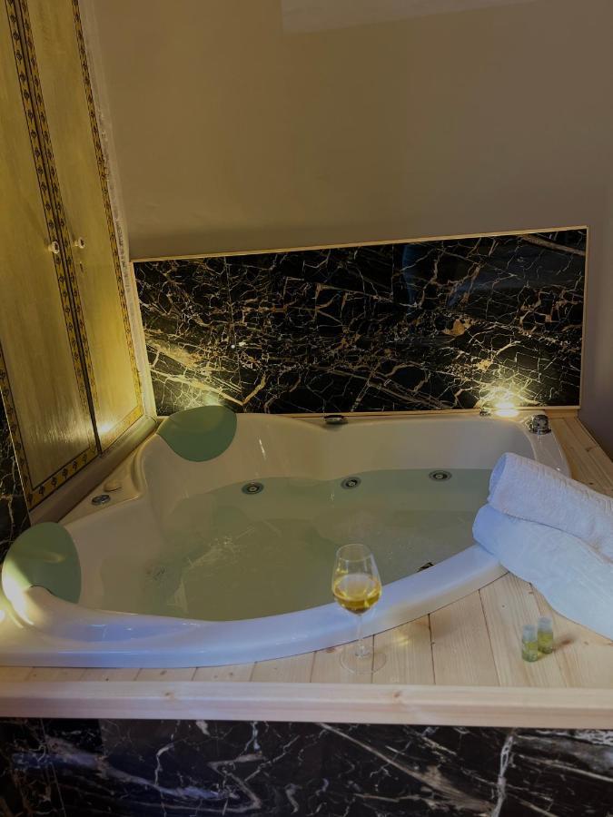 Wineexperience- Wine&Jacuzzi Suite Lecce Kültér fotó